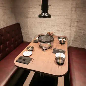 Private rooms available for up to four people. Private rooms for up to four people are available, perfect for dining with loved ones or for relaxing and chatting.This is a special space for adults where you can enjoy high-quality Genghis Khan and conversation without worrying about those around you.