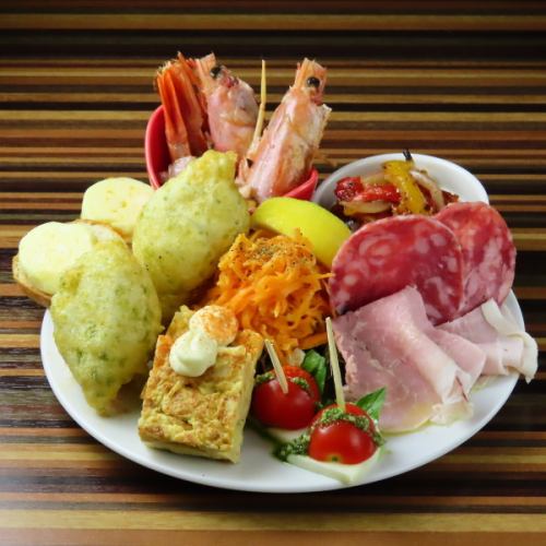 传统日本房屋里的意大利人