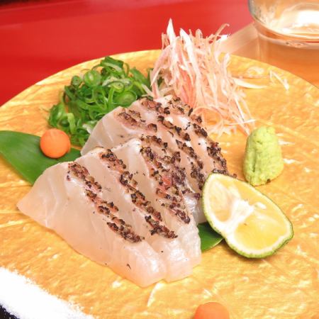 We have a selection of dishes that make use of the fresh fish of Awa Tokushima surrounded by the sea.