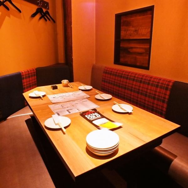 【テーブル個室】～4名様までご利用頂ける個室席。お得な宴会コースも2名様～ご予約いただけますので、誕生日・女子会・合コン・少人数宴会など様々なシーンに◎
