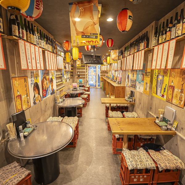 当店では4名様テーブルを8卓完備しており、ゆったり座れる空間を提供！また、丸型テーブルもございますので、顔を見合わせながら歓談が楽しめるのも魅力の一つです♪全てリーズナブルな価格で、美味しい料理をお楽しみいただけます。飲み会やご宴会など様々なシーンでご利用ください！