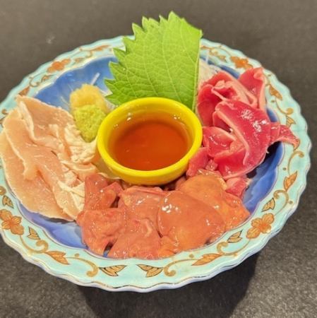 鶏刺し盛り合わせ