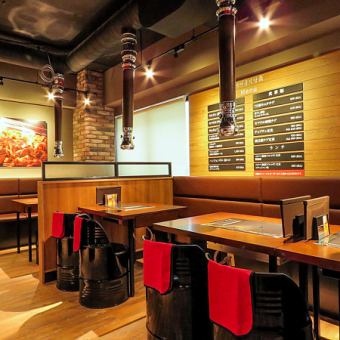 Authentic Korean-style seating and interior♪ A spacious restaurant