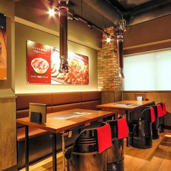 Authentic Korean-style seating and interior design♪ A relaxing space with the warmth of wood