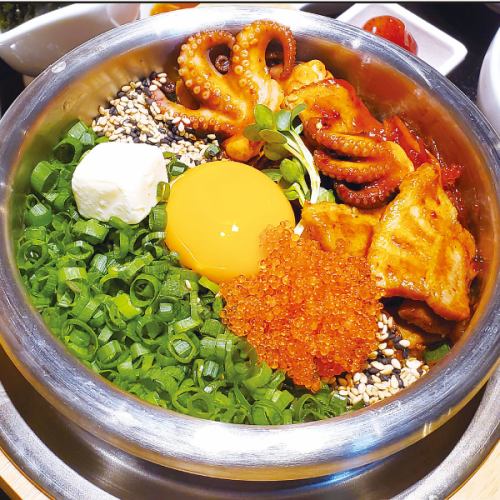 [Premium Korean style kettle specialty restaurant] Kamameshi set meal
