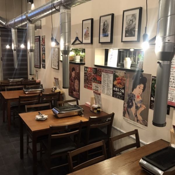 ≪A warm and relaxing space♪≫ 6 tables ◆ Our restaurant is perfect for a small party or a fun time with close friends!The relaxed atmosphere makes it perfect for girls' parties and other types of banquets. Recommended for your use.We are looking forward to your visit♪