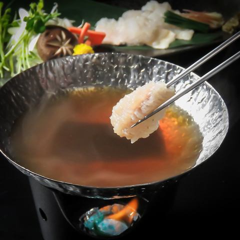 【各种宴会/周年纪念等】豪华畅饮套餐，包括刺身拼盘、鲷鱼涮涮锅和和牛牛排，价格为10,000日元（含税）。