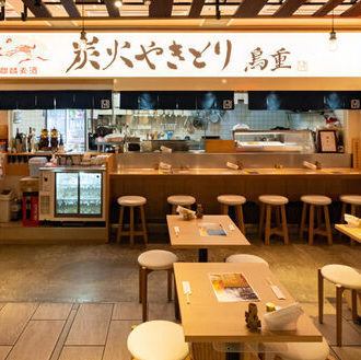 炭火で焼かれた鶏の味わいを堪能！