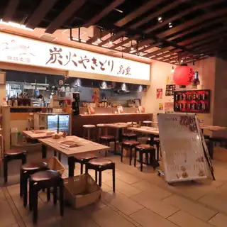 我們的雙人桌非常適合情侶或與摯友共度美好時光。這是一個私密而輕鬆的地方,您可以在這裡悠閒地交談。