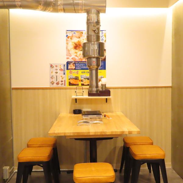 《仕事帰りなどにも最適♪》金沢駅徒歩5分の好立地。仕事帰りや買い物終わりの焼肉には最適。テーブル席は少人数でもご利用可能！中規模の宴会やお食事にも最適です。小松・示野で人気店の焼肉店のコスパをご体感をください！