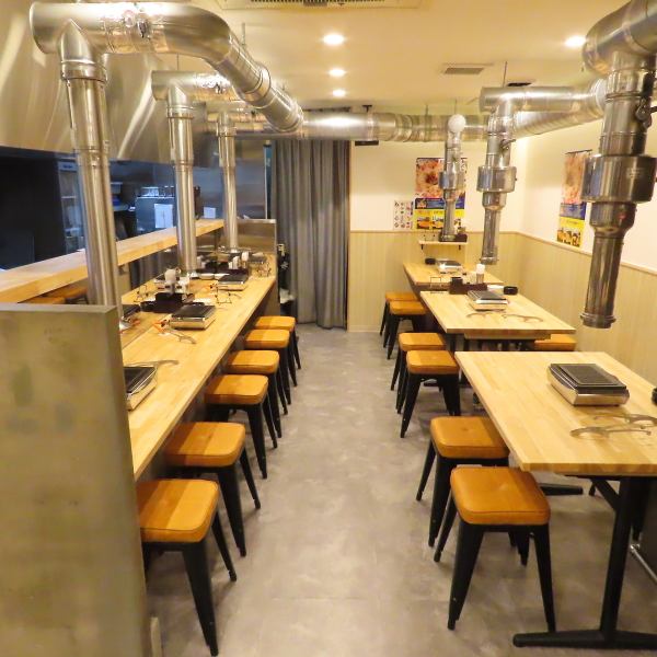 《団体様は10名～/貸切は25名様以上でご対応》店内は大人数でのご利用も可能です。10名様以上のテーブル席の利用は各種宴会にも最適です！また、貸切でのご予約も受け付けております！