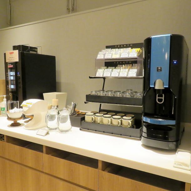 The shop is equipped with a wide range of drinks and can be used by just one person!