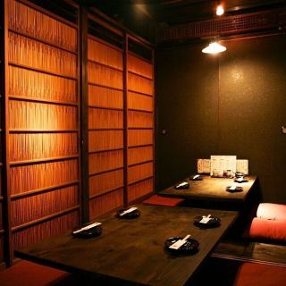 どこか懐かしさを感じる和の趣が魅力のお座敷席もございます！ご友人同士で鍋をつついたり、大皿料理をシェアしたりと、アットホームな雰囲気の中でお食事を楽しめるのが特徴です◎足を崩してくつろぎながら、漁師町ならではの豪快な郷土料理を心ゆくまでご堪能いただけます。