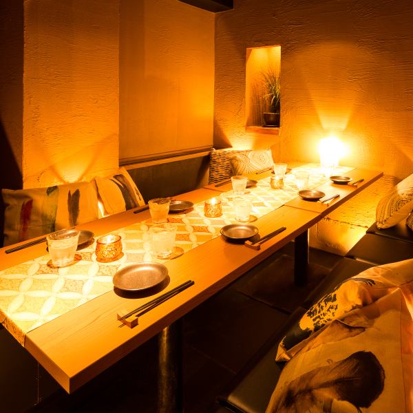 ≪接待向き完全個室≫府中での接待や会食、会社会合等の、ビジネスのあらゆる場面でご利用いただけるお部屋です。2～10名様まで対応可能で、外せない場面に是非！会社の宴会・歓迎会・送別会、地域のお集まり、また小上がりのお座敷になっているので小さいお子様のいる家族同士のお食事会等様々なシーンでご利用頂けます。