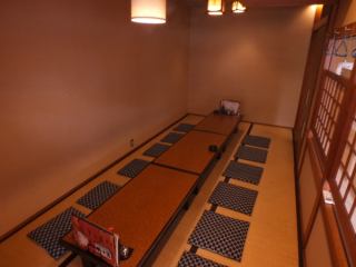 少人数宴会用の個室もございます。最大１２名様まで収容可能です！