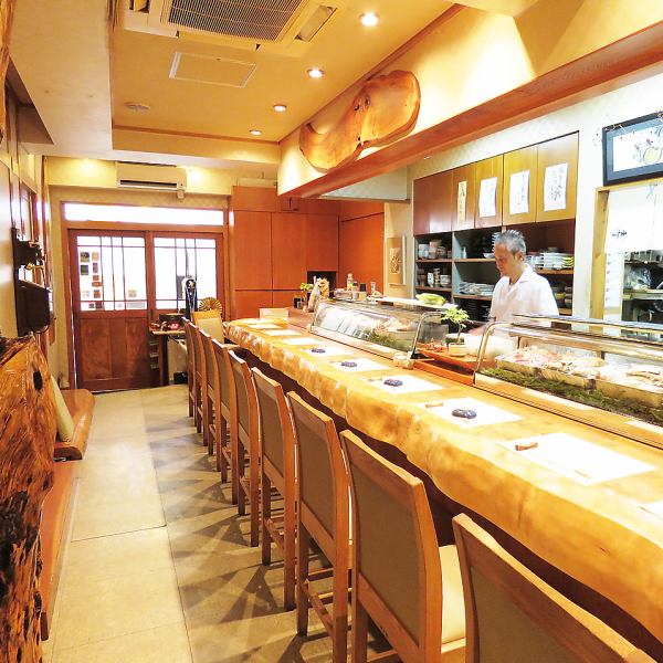 Warm counter seats.You can enjoy sake and food even better.