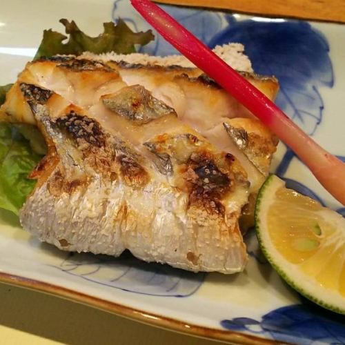 Grilled swordfish with salt