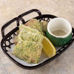 Deep-fried tuna with seaweed