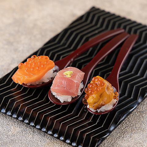大人の隠れ家的な当店の内装は落ち着いた雰囲気です◎