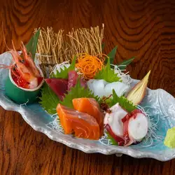 Assorted 5-piece sashimi
