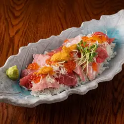 Extra-large seafood chirashi bowl
