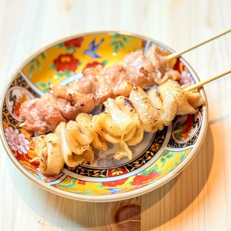 【驚きのコスパ】ジューシーな炭火焼き鳥は病みつきになる絶品！