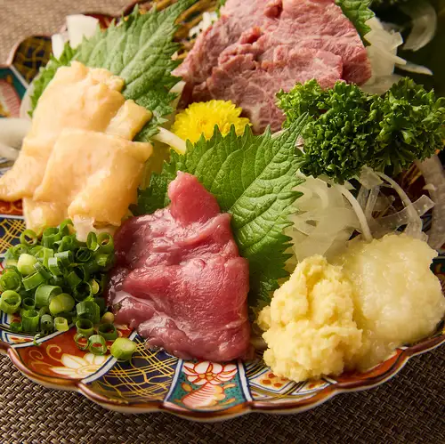 馬刺し盛り合わせ