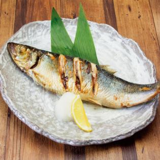 Grilled herring with salt