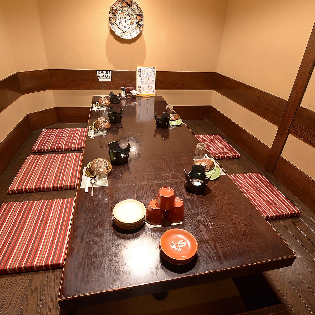 We have private rooms available for small groups. Recommended for entertaining, dining, and meetings.