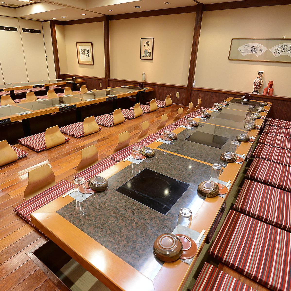 Fully equipped private rooms for up to 50 people! Enjoy a relaxing banquet in our Japanese-style restaurant.