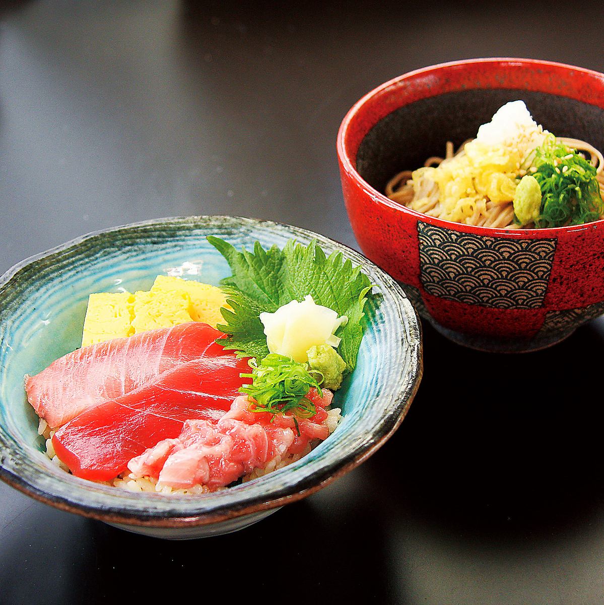 ランチでは、こだわり自家製蕎麦や豪華な海鮮丼などをご提供！