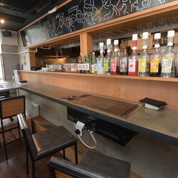 [Homey Counter Seats] We have counter seats that can be easily used by couples and individuals.This is a special seat where you can enjoy the kitchen right in front of you, giving you a real sense of being there!Enjoy your meal while chatting with the friendly staff.