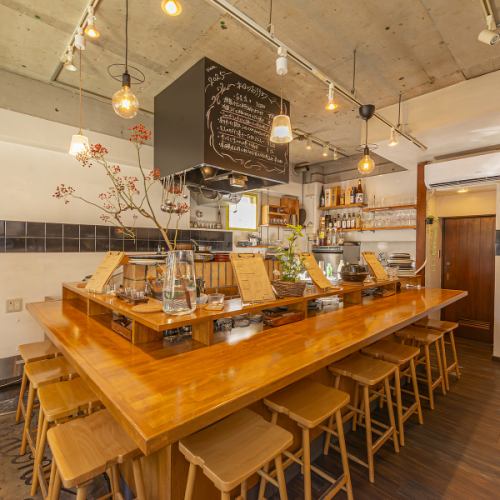 様々な用途にあった店内