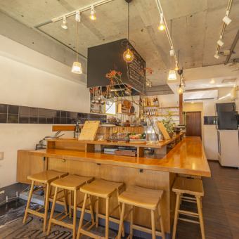 当店の貸切利用は10名～14名様でご利用可能となっています。ご利用の際はお電話でお問い合わせいただき、コース料理のご予約が必須となっております