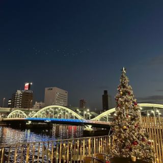 The night view from the open terrace seats is very beautiful and very popular ♪ You can also see the houseboat and Sky Tree, so it is also recommended for dates ♪