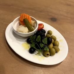 オリーブとピクルス