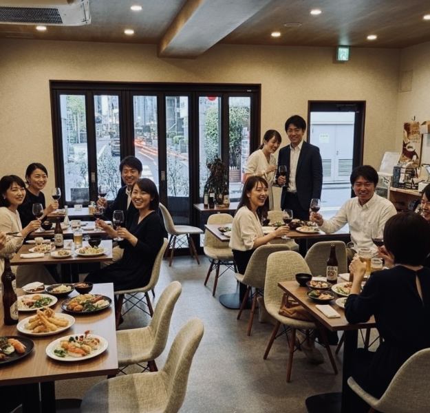 1F.2F.テラスと3箇所別に貸し切りパーティが可能です。50名以上で全てのフロアを貸し切る事が出来ます♪