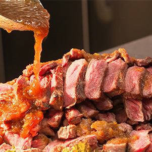 【室内ビュッフェスタイル】ローストチキンと牛赤身ステーキ等全9品◎2H飲み放題付き6500円