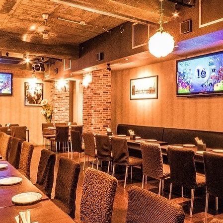 【各種パーティーに◎】各種パーティーにぴったりなおしゃれ空間。店内は最大で120名までの収容も可能。貸切パーティーやウェディング2次会などにも最適!!