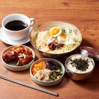 [Great value lunch set from 11:00 to 15:00] 1,280 yen (Yannyeon chicken burger or jajangmyeon)