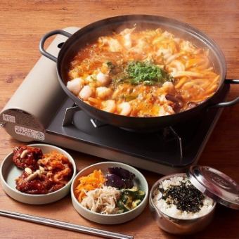 [Great value lunch set from 11:00 to 15:00] 1,580 yen (Nakkopse or Samgyetang or Cheese Dakgalbi)