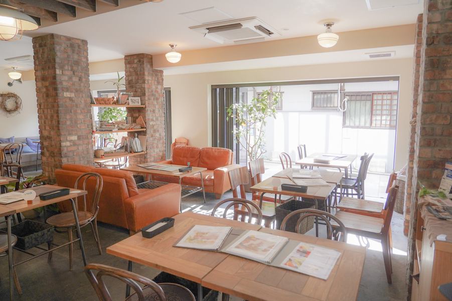 [2 people ~ OK sofa seat ◎] It is a seat that can be used in various scenes at various times such as lunch, cafe, dinner such as girls'association and mom's party.We offer a variety of dishes according to the time, so we will offer different enjoyment according to the time ★