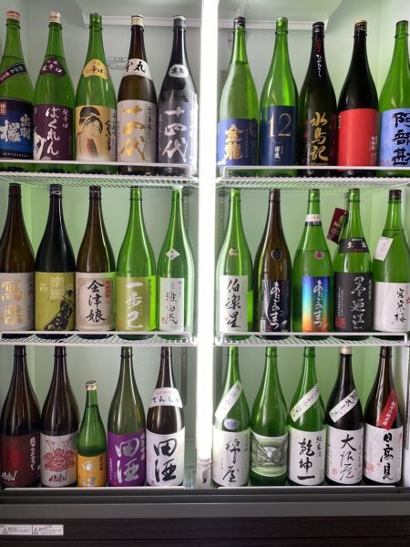 We have an oversized refrigerator at the entrance of the store! We also have local sake from Tohoku and phantom sake, so please take a look inside when you come to the store. Should be here!