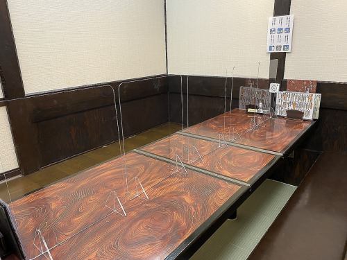 Enjoy an old-fashioned izakaya space in a spacious semi-private room.