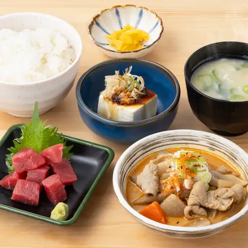 杂烩套餐（含金枪鱼丁和冷豆腐）