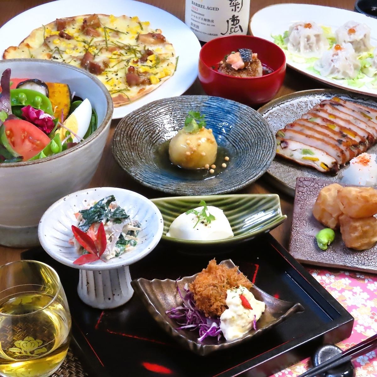 炭火でじっくりと炙る熊本の食材は、旨味たっぷりでお酒が進む！