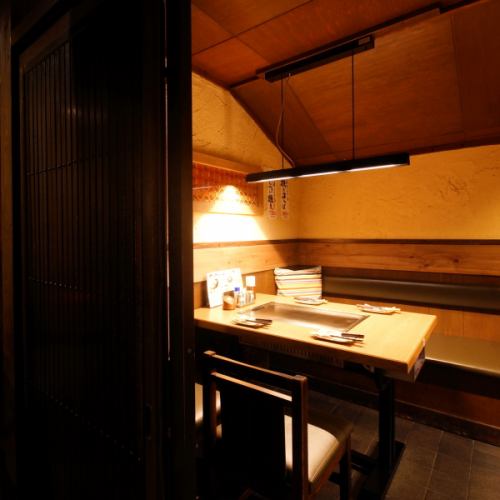 <p>【蔵のお席】お店の奥には昔からの蔵をそのまま利用した珍しいお席もございます。隠れ家風のゆったりと落ち着いた雰囲気でお食事をお楽しみください。</p>