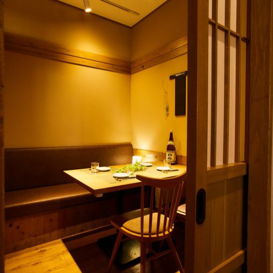 Fully equipped private room ideal for dates and entertainment!