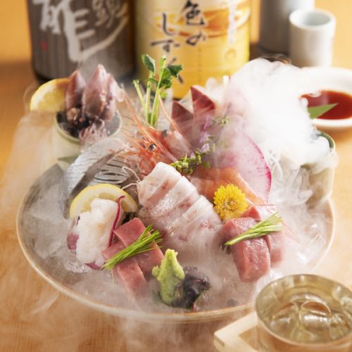 从渔港直送的鲜鱼和特色日本料理为您的宴会增添色彩。