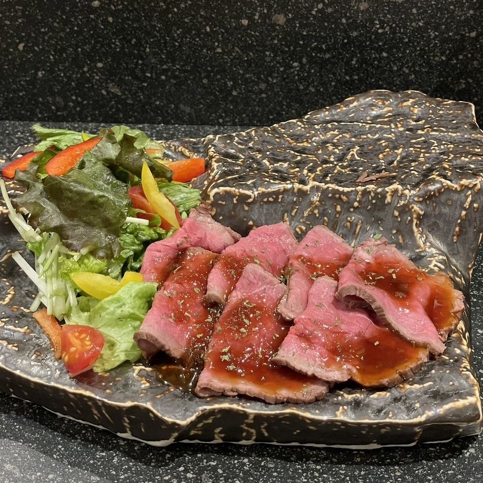 当店自慢の自家製ローストビーフは絶品◎お酒のお供にもぴったり